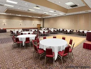 Ramada Moline Hotel 3*